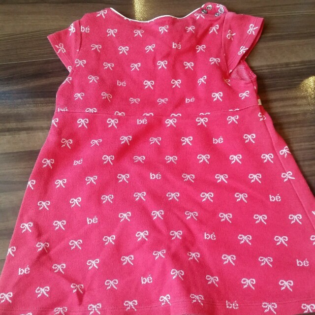 BeBe(ベベ)のベベおリボンがかわいいワンピース キッズ/ベビー/マタニティのキッズ服女の子用(90cm~)(ワンピース)の商品写真