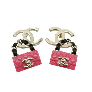 シャネル(CHANEL)のシャネル CHANEL ピアス マトラッセ アクセサリー ココマーク ダブルCマーク バッグ かばん マトラッセモチーフ 個性的 きれいめ エレガント おしゃれ かわいい カラフル 高級感 上品 上質 シルバーカラー ピンク ブラック  B23C レディース 【中古 AB品】☆送料無料☆ 当店通常価格139800円(ピアス)