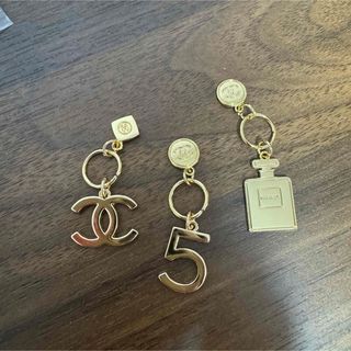 シャネル(CHANEL)の2023年ホリデー限定チャーム シャネルノベルティ クリスマス3点セット (チャーム)