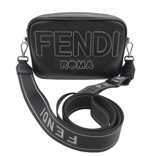 フェンディ(FENDI)のフェンディ FENDI キャム ショルダーバッグ バッグ カメラケース ボディバッグ 斜め掛け シンプル シック 四角 スクエア きれいめ アクティブ カジュアル 機能的 上品 上質 ブラック シルバー レザー 7M0286 メンズ レディース 【中古 B品】☆送料無料☆ 当店通常価格119800円(ショルダーバッグ)
