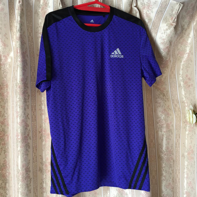 adidas(アディダス)のアディダス Tシャツ トレーニングウェア 最終値下げ！ スポーツ/アウトドアのランニング(ウェア)の商品写真