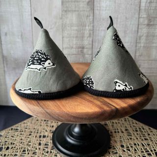● Handmade 三角 鍋つかみ ハリネズミ ストウブ ル・クルーゼなどに●
