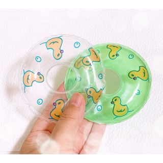 ミニチュア　あひる柄　浮き輪2個セット 透明タイプと黄緑色 ドールハウス