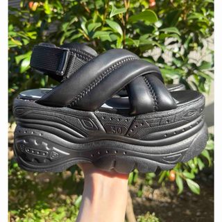 ヨースケ(YOSUKE)の「YOSUKE/ヨースケ」厚底バックベルトサンダル【美品】(サンダル)