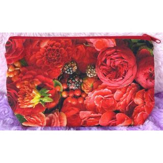 レッドローズ柄ポーチ　薔薇柄ポーチ　化粧ポーチ　通帳ケース　薔薇柄マルチケース