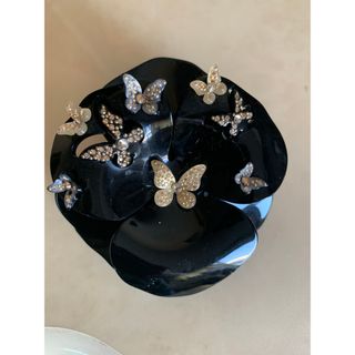 アレクサンドルドゥパリ(ALEXANDRE DE PARIS)の蝶々バレッタ　スワロフスキー　黒(バレッタ/ヘアクリップ)