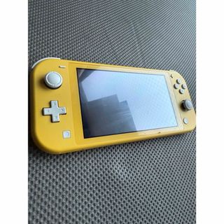 任天堂Switchライト　　画面傷多い
