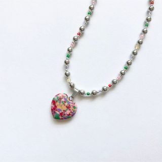ハンドメイド＊ビーズネックレス＊ハート＊カラフル＊シルバー(ネックレス)