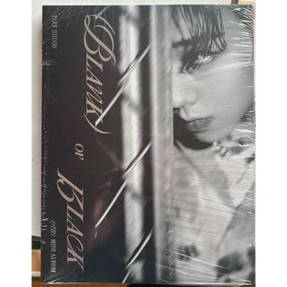 パクジフン Blank or Black VEILED BLACK VER