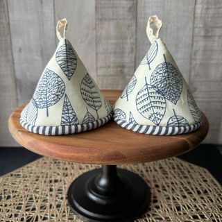 ● Handmade 三角鍋つかみ ミトン リーフ柄 staub キャンプなどに
