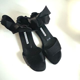 マノロブラニク(MANOLO BLAHNIK)のMANOLO BLAHNIKマノロブラニクフラットサンダル サテンリボン36.5(サンダル)