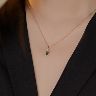 S925銀製 エメラルド調ロックペンダントネックレス レディース フランス風 ヴ(ネックレス)