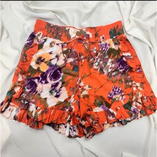 エイチアンドエム(H&M)のエイチアンドエム　夏のフリルショートパンツ 花柄(ショートパンツ)