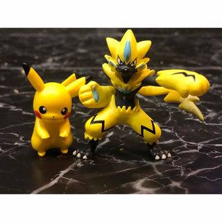 ポケモン(ポケモン)のポケモン ピカチュウ ザマゼンタ フィギュア 2体セット(ゲームキャラクター)
