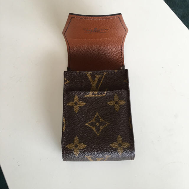 LOUIS VUITTON(ルイヴィトン)のルイヴィトン タバコケース メンズのファッション小物(タバコグッズ)の商品写真