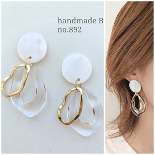 no.892 天然シェル×クリア×ゴールドオーバル　ピアスイヤリング