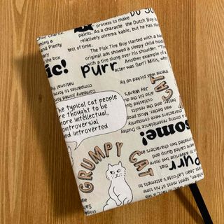 文庫本用　ネコ✖︎英字柄　ねこ柄ブックカバー☆ハンドメイド(ブックカバー)