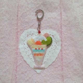 Delphinium ハンドメイド ビーズ刺繍 キーホルダー パフェ 黄色