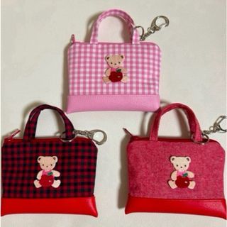ハンドメイド♡ミニバックチャーム♡チャック付きキーホルダー♡ファミリアワッペン♡(バッグチャーム)