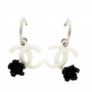 シャネル(CHANEL)の【5jgb0422】シャネル ピアス ココマーク カメリア メタル シルバー ホワイト ブラック【中古】レディース(ピアス)