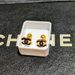 CHANEL - ヴィンテージシャネルミニピアス