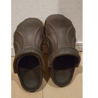 クロックス ブラウン