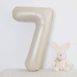くすみ バルーン ベージュー 4 数字 誕生日 記念日 ナンバー バースディ