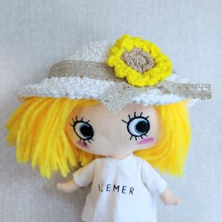 イルメール　イーマリー　16センチぬい（コットン・ホワイト、ひまわりモチーフ付）