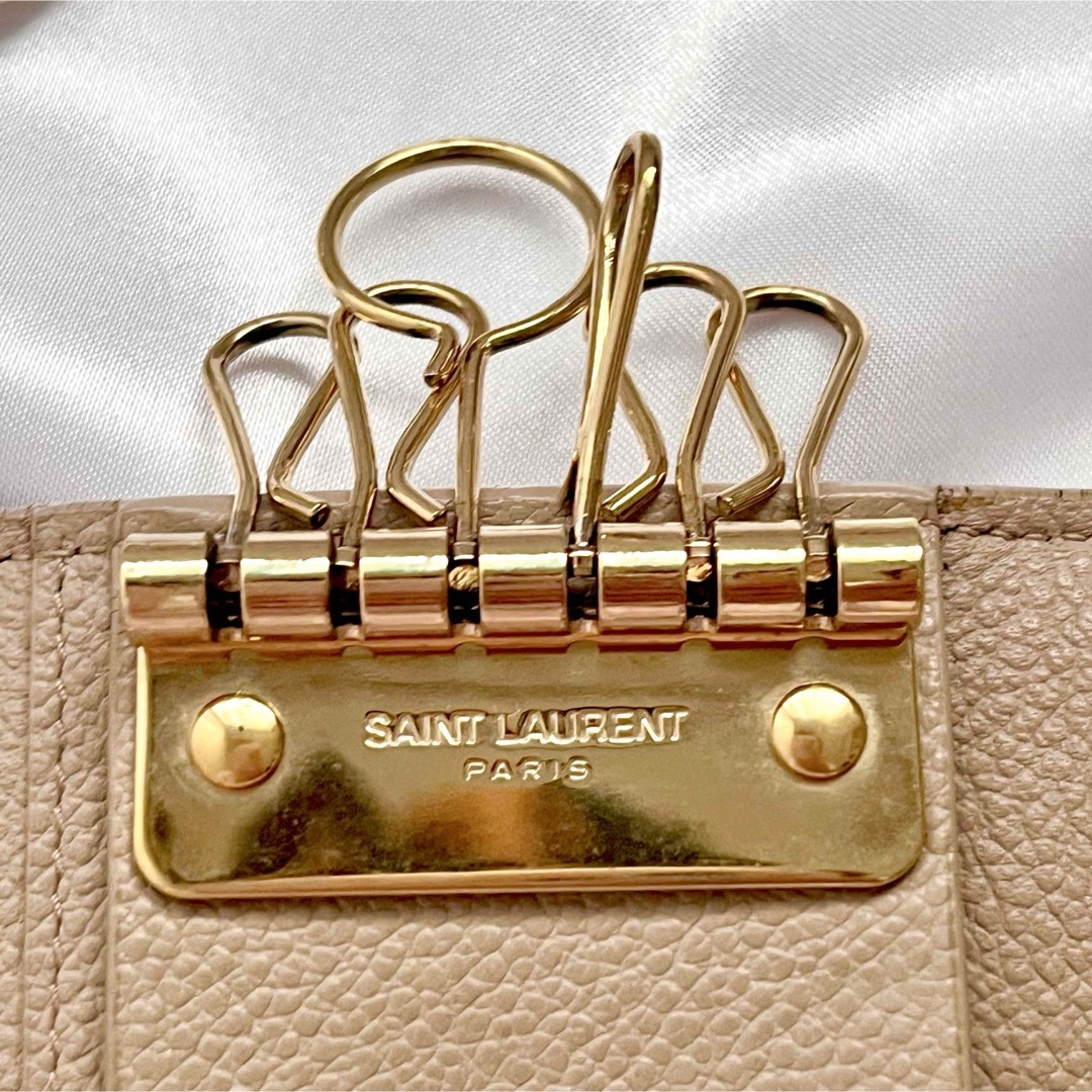サンローラン カサンドラ 6連 キーケース アイボリー SAINT LAURENT - 美品 SAINT LAURENT サンローラン キーケース
