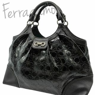サルヴァトーレフェラガモ(Salvatore Ferragamo)のフェラガモ ガンチーニ ブラック シルバー金具 パテントレザー ハンドバッグ(トートバッグ)