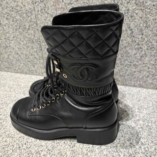 シャネル(CHANEL)の37 CHANEL ココマーク マトラッセ レースアップ ブーツ ブラック(ブーツ)