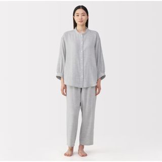 ムジルシリョウヒン(MUJI (無印良品))の【新品】  ヘリンボーンガーゼスタンドカラー八分袖パジャマ 婦人　グレー(パジャマ)