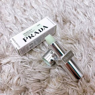 プラダ(PRADA)の【新品/未使用】プラダ　リップバーム　口紅　U000(口紅)