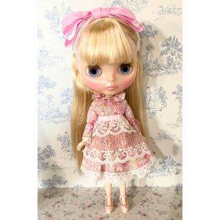 ブライスアウトフィットピンクの花柄ミニティアードワンピース👗