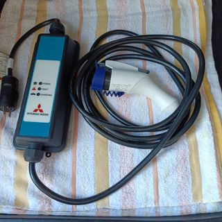 三菱電動車 PHEV 普通充電ケーブル(車外アクセサリ)