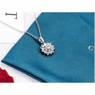 キラキラ●AAA＋高光度ジルコニアダイヤモンド 花柄ネックレス☆シルバー925色