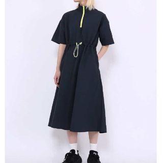 プニュズ(PUNYUS)のPUNYUS ハーフジップナイロンワンピース(ひざ丈ワンピース)