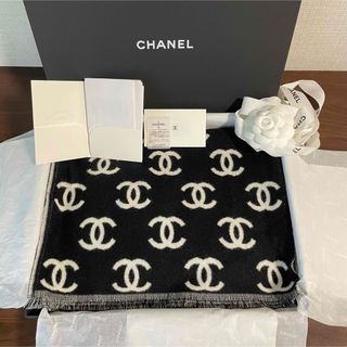 シャネル(CHANEL)の新品未使用　シャネル　黒白　ロゴ　マフラー　スカーフ　大人気　入手困難(マフラー/ショール)
