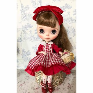 ブライスアウトフィット、赤とギンガムチェックのスカラップ刺繍フリルミニワンピース
