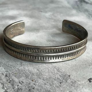 ヴィンテージ(VINTAGE)のVINTAGE ヴィンテージ シルバー ニードルデザイン バングル インディアン(バングル/リストバンド)
