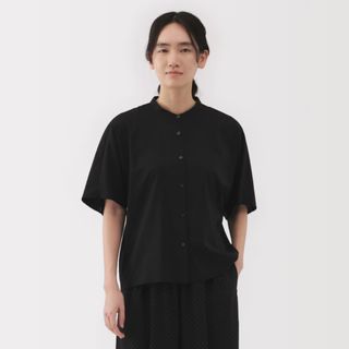 新品未使用　無印良品 なめらかリヨセル混五分袖ブラウス 婦人　黒(シャツ/ブラウス(半袖/袖なし))