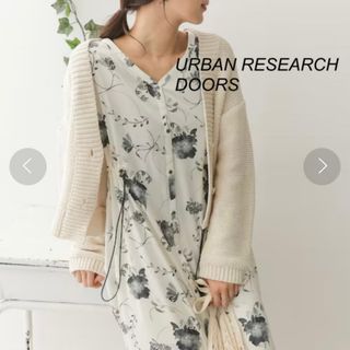 アーバンリサーチドアーズ(URBAN RESEARCH DOORS)のURBAN RESEARCH DOORS モノトーンフラワードロストワンピース(ロングワンピース/マキシワンピース)