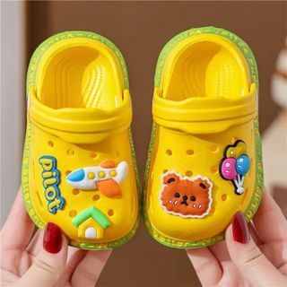 子ども用 バッチ付き 穴あきサンダルイエロー CNE0185 22 (14cm)