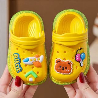子ども用 バッチ付き 穴あきサンダル イエロー CNE0185 24 (15cm