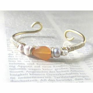 バングル☆オレンジカルセドニー＆淡水パールmixGOLDハンドメイド