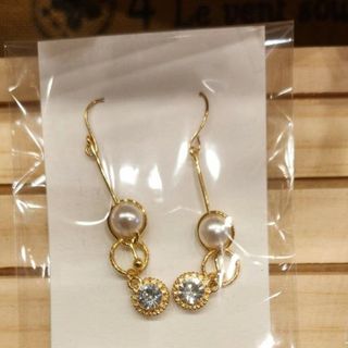ハンドメイド　ピアス(ピアス)