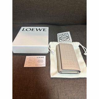 ロエベ(LOEWE)の1日だけ使用『LOEWE』リピートアナグラム　キーケース　ベージュ(キーケース)