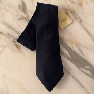 エルメス(HERMES)の新品未使用　HERMES ネクタイ　ネイビー　タグ付き(ネクタイ)