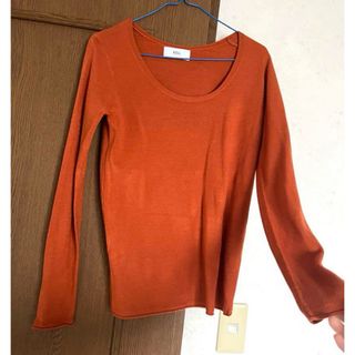 アズールバイマウジー(AZUL by moussy)のAZUL トップス　オレンジ(ニット/セーター)
