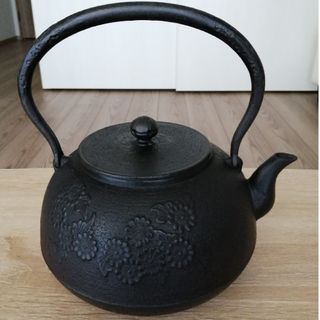 ナンブテッキ(南部鉄器)の南部鉄器 南部鉄瓶 徳秀　1.8L(金属工芸)